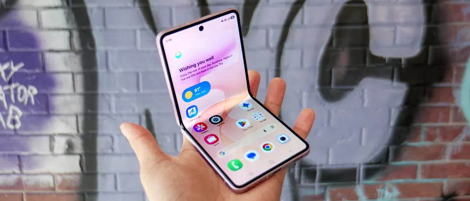 Samsung Galaxy Z Flip 8 — Samsung